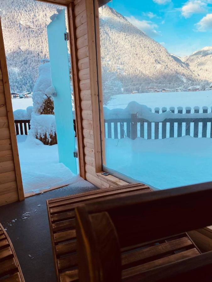 Forest Chalet, 15 Min To Salzburg Olt Town, And Most Beautiful Lakes, Secluded Location, 1,000 Sqm Garden, Mountainview, Panorama Sauna, Bath Whirlpool, Bbq&Bikes&Sunbeds For Free, Up To 10 P ゴリング・アン・デア・ザルツァッハ エクステリア 写真