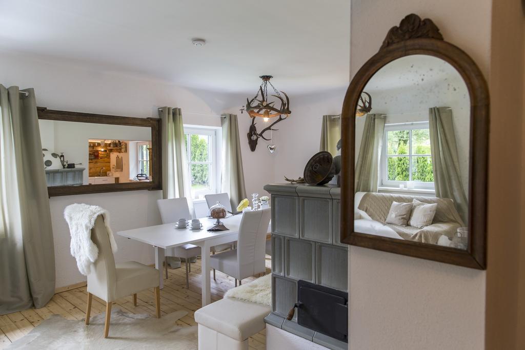 Forest Chalet, 15 Min To Salzburg Olt Town, And Most Beautiful Lakes, Secluded Location, 1,000 Sqm Garden, Mountainview, Panorama Sauna, Bath Whirlpool, Bbq&Bikes&Sunbeds For Free, Up To 10 P ゴリング・アン・デア・ザルツァッハ 部屋 写真